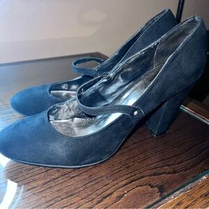 Block heel mary-jane pump with round toe 11W Wide